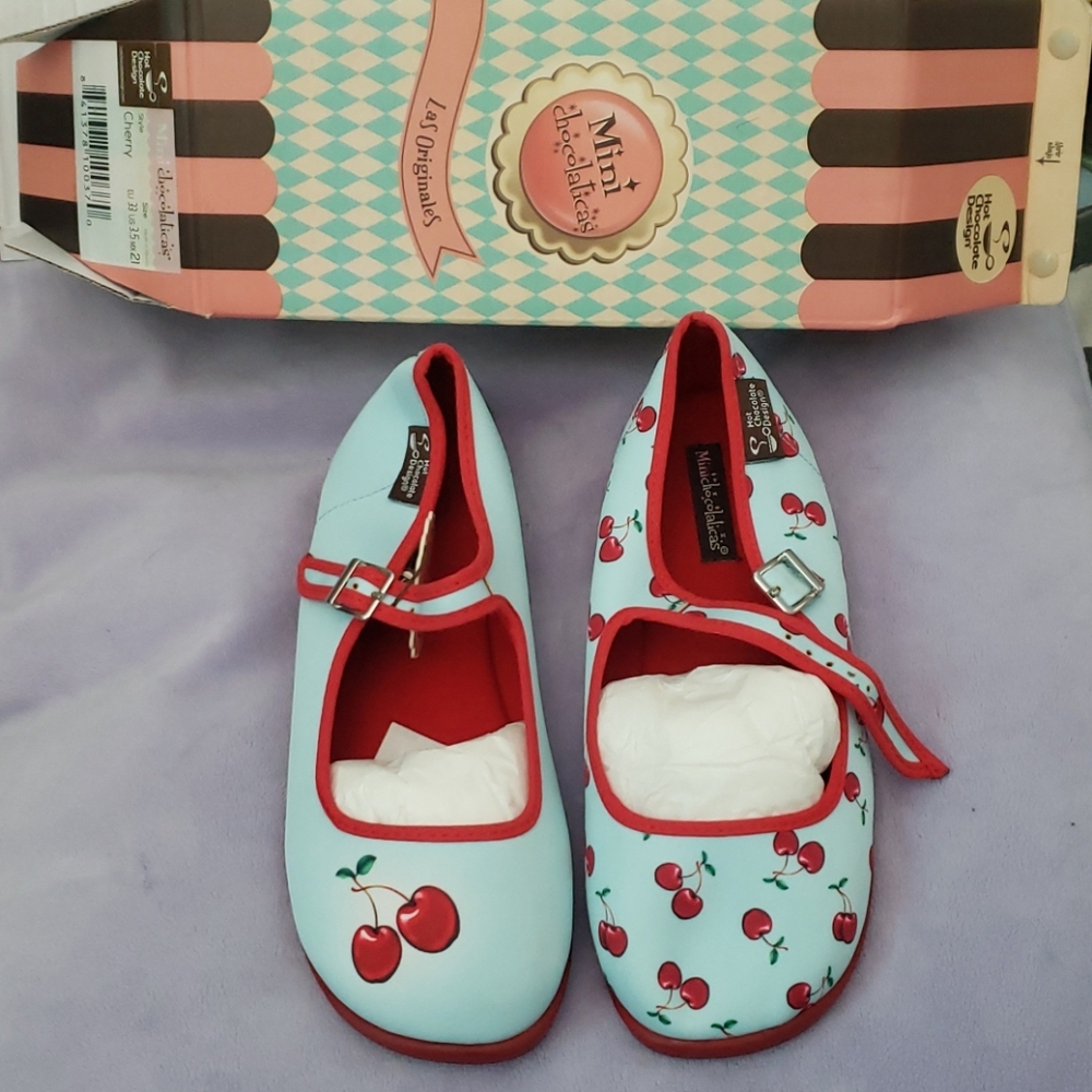 Girls size 3.5/33 Mini Chocolaticas Cherry